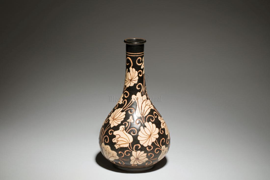 JIZHOU WARE 'FLOWERS' VASE (1 of 8)
