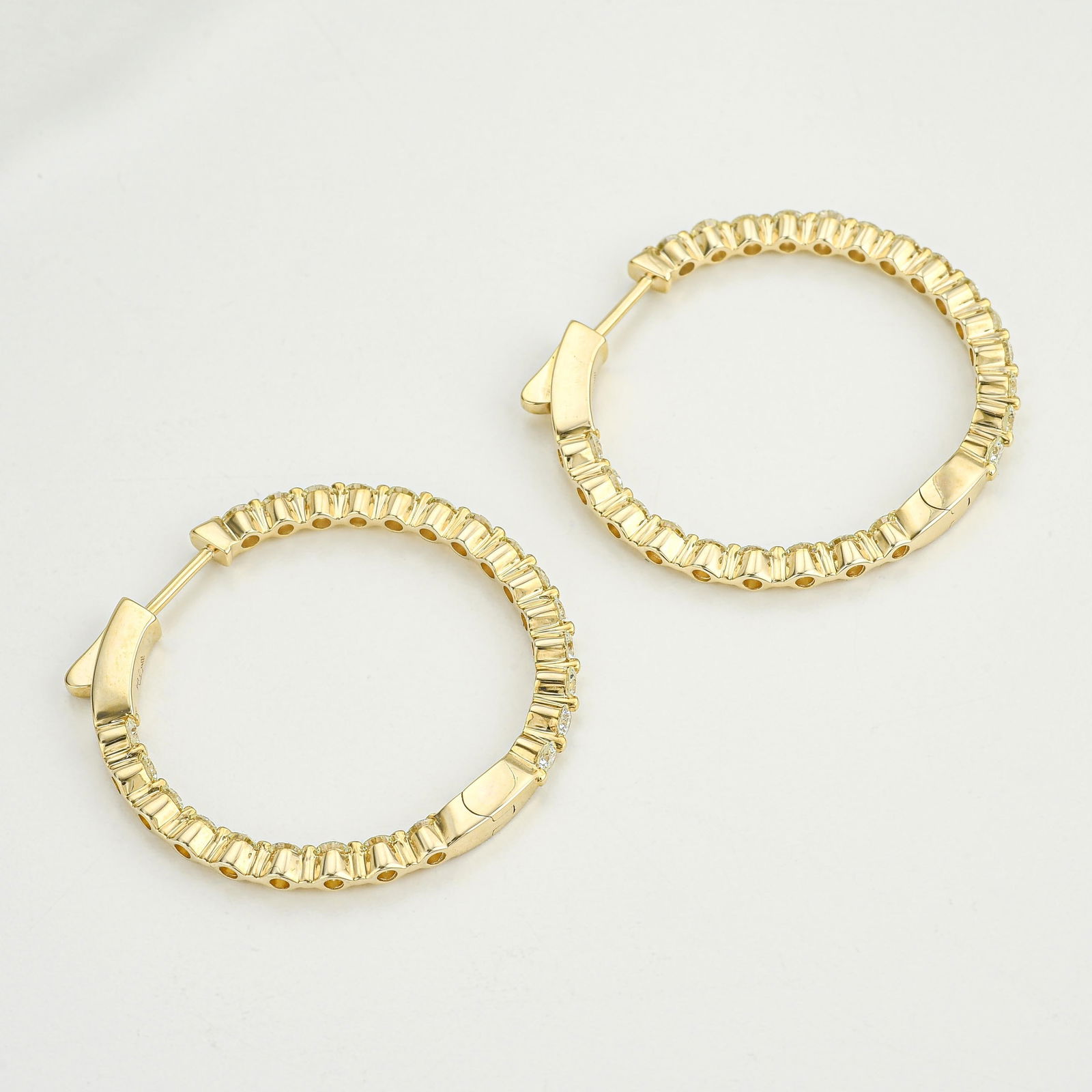 Round Inside Out Hoop Earrings (Approx. 2.04 CTW) - 2