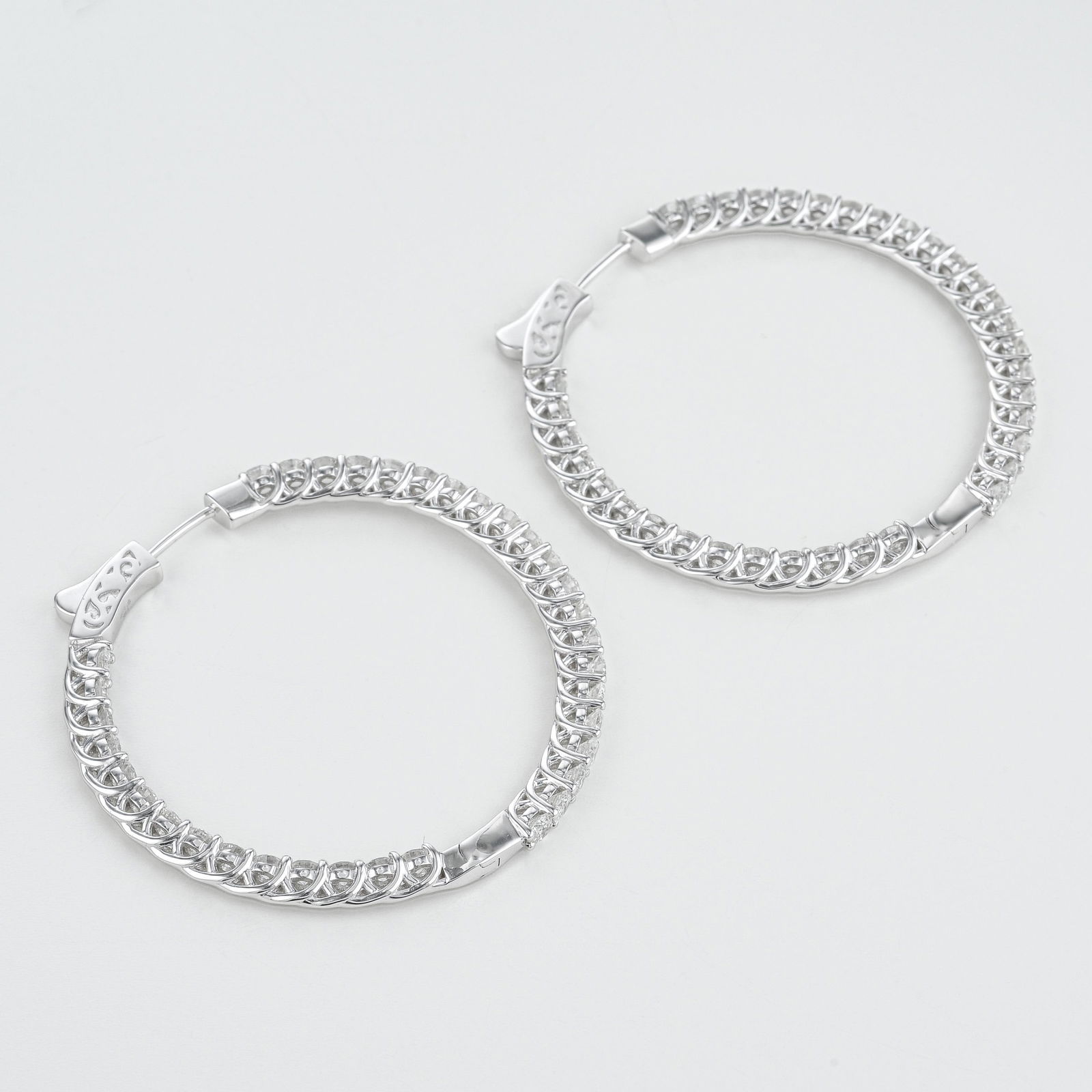 Round Inside Out Hoop Earrings (Approx. 5.30 CTW) - 2