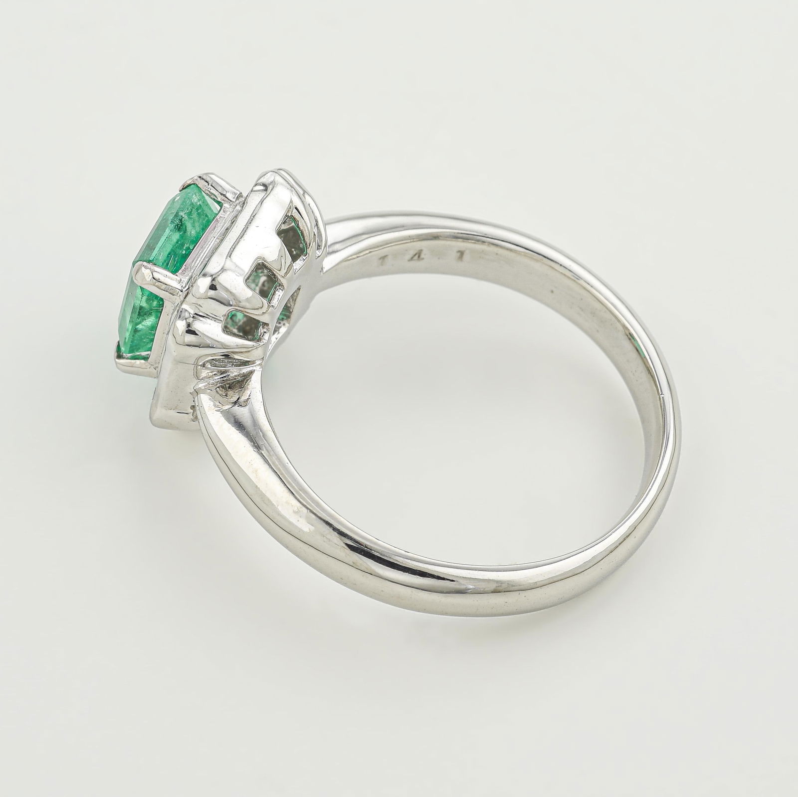 Emerald and Diamond Ring - 3