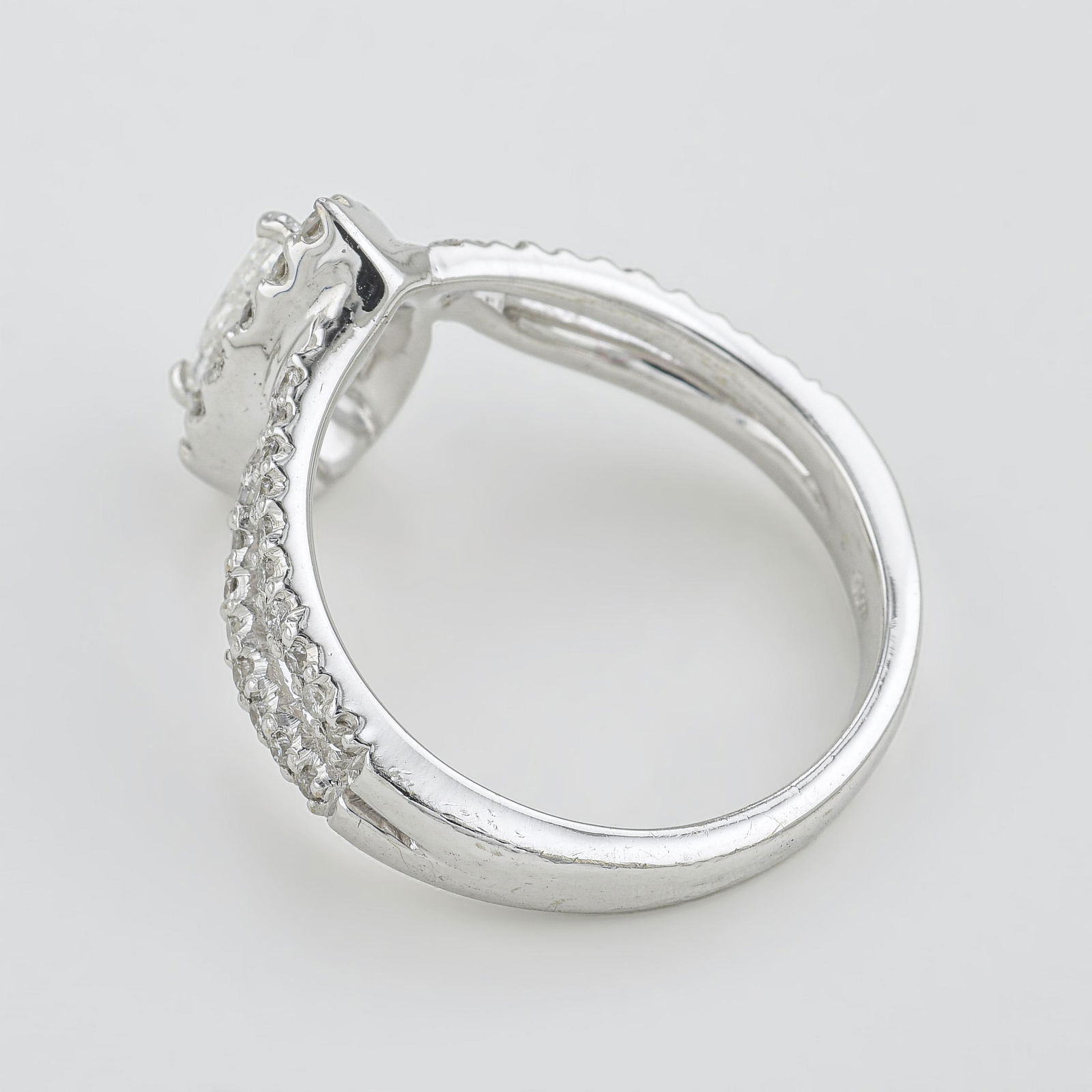 Pear Shaped Diamond Ring - 3