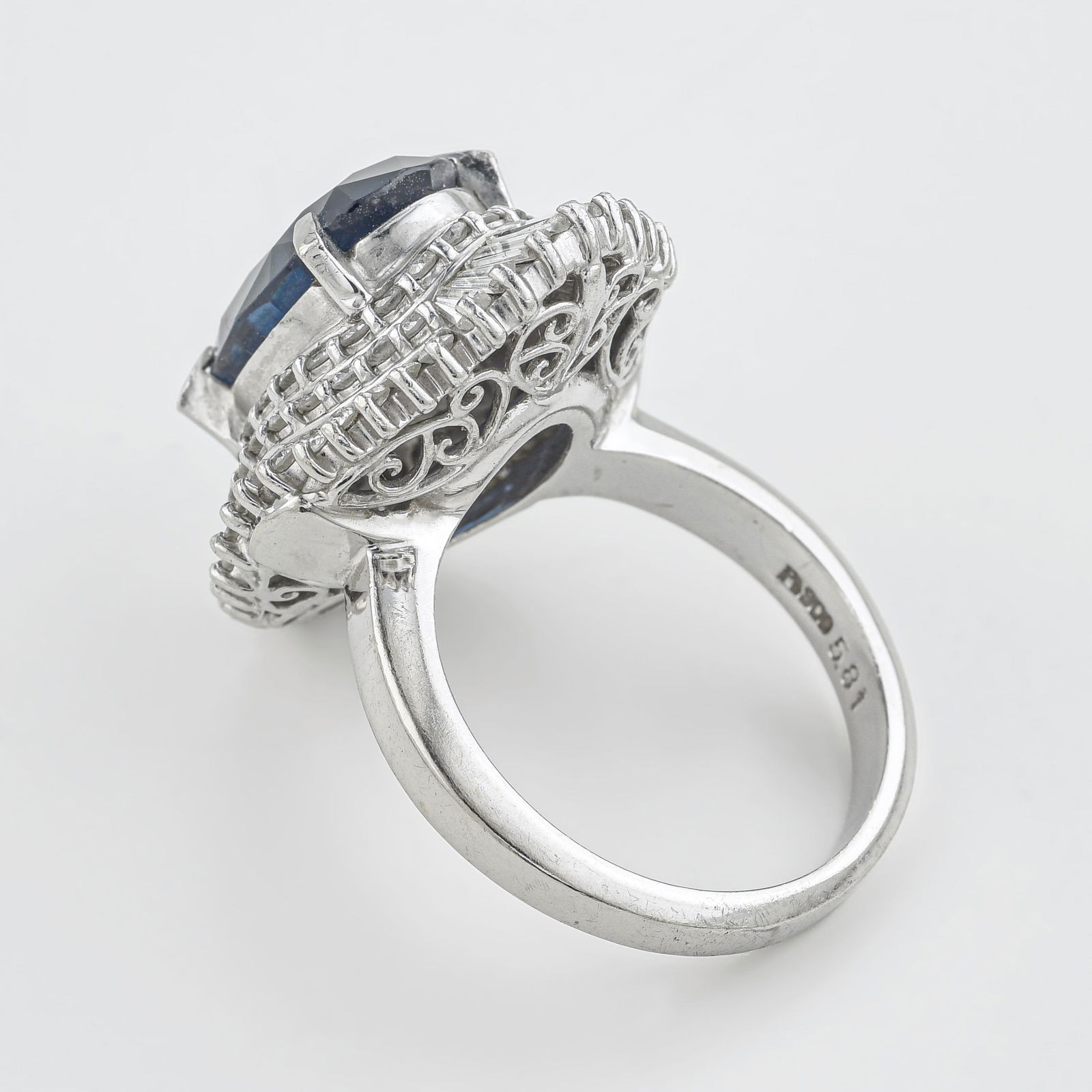 Sapphire And Diamond Ring - 3