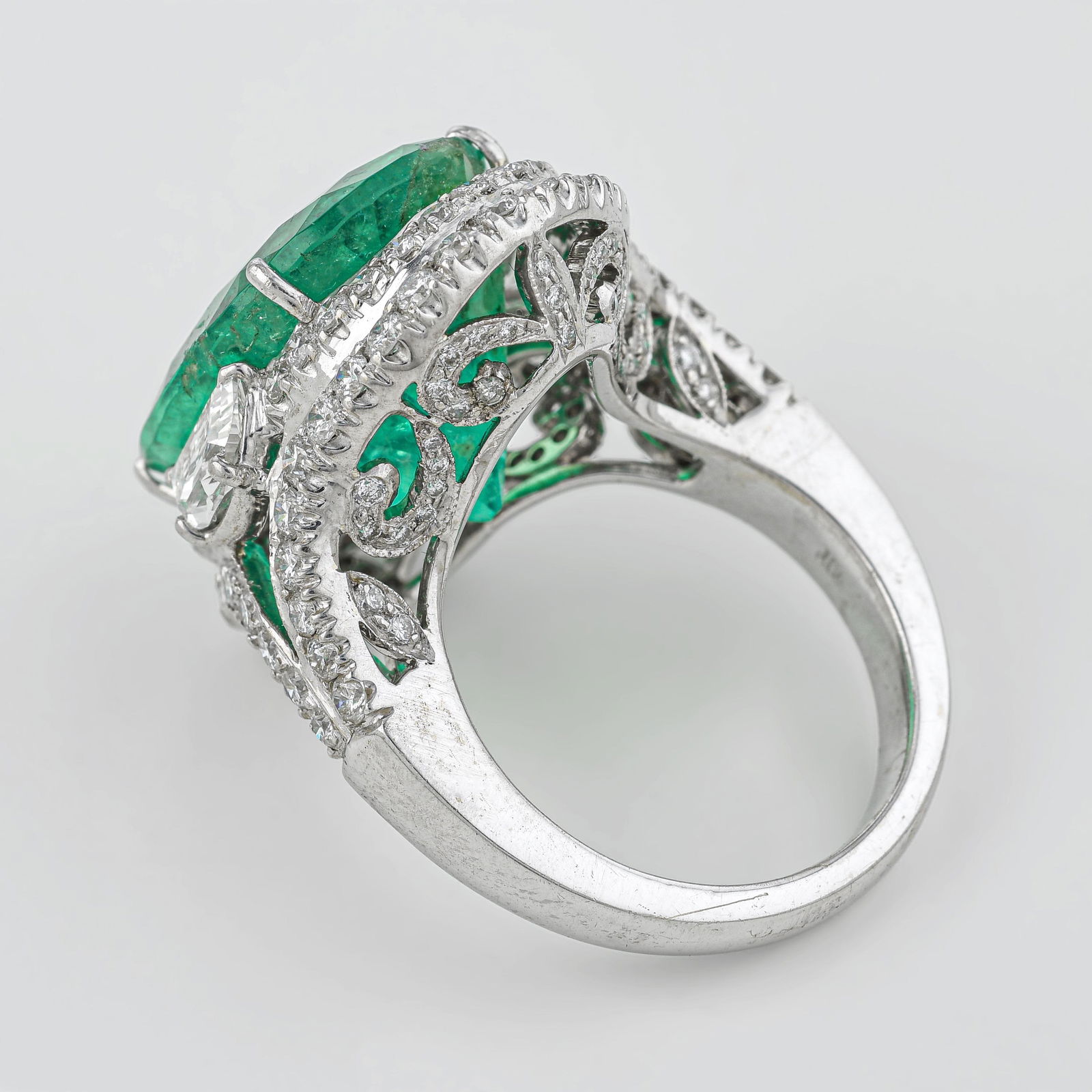 16.24-Carat Colombian Emerald and Diamond Ring, GRS Certified - 3