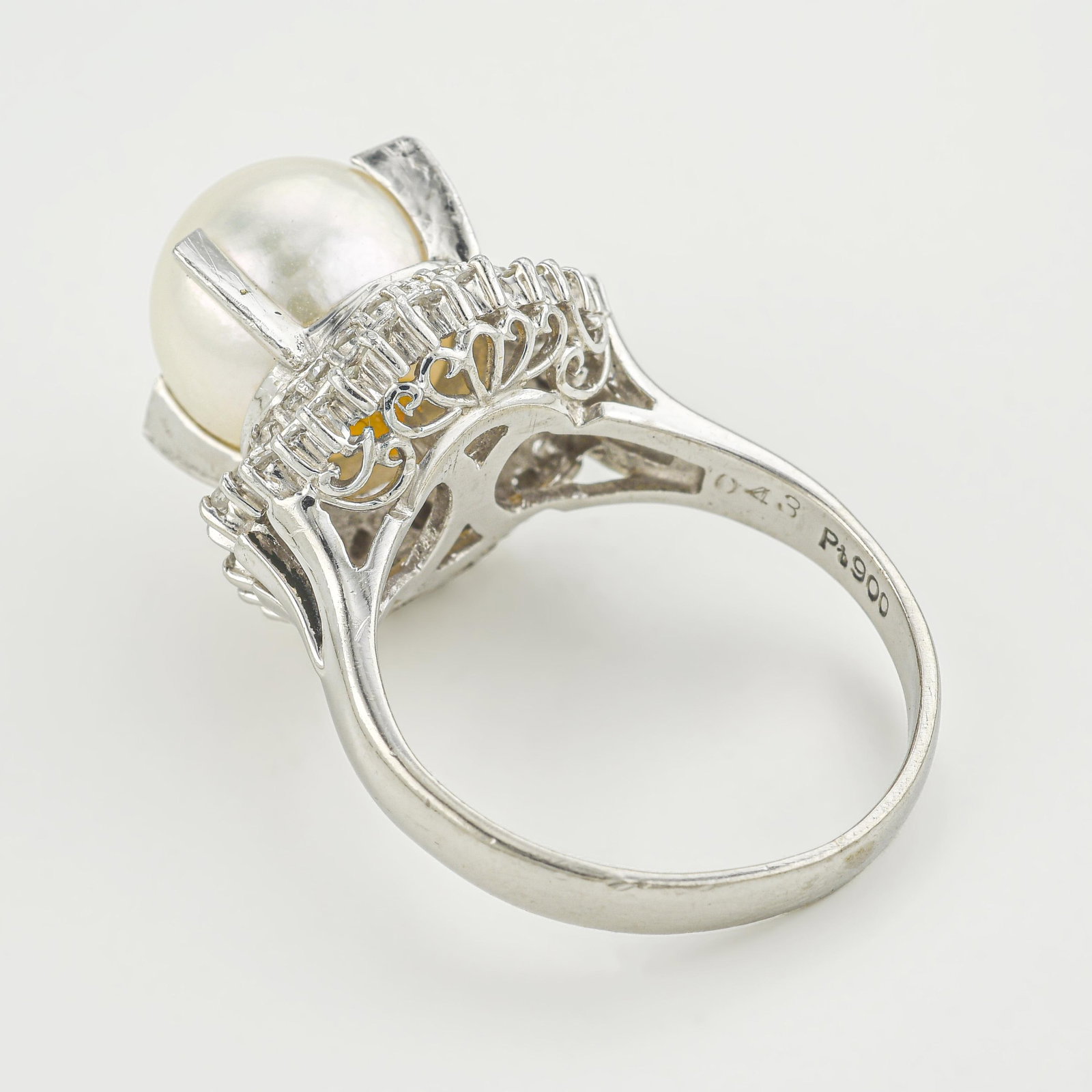 Pearl And Diamond Ring - 2