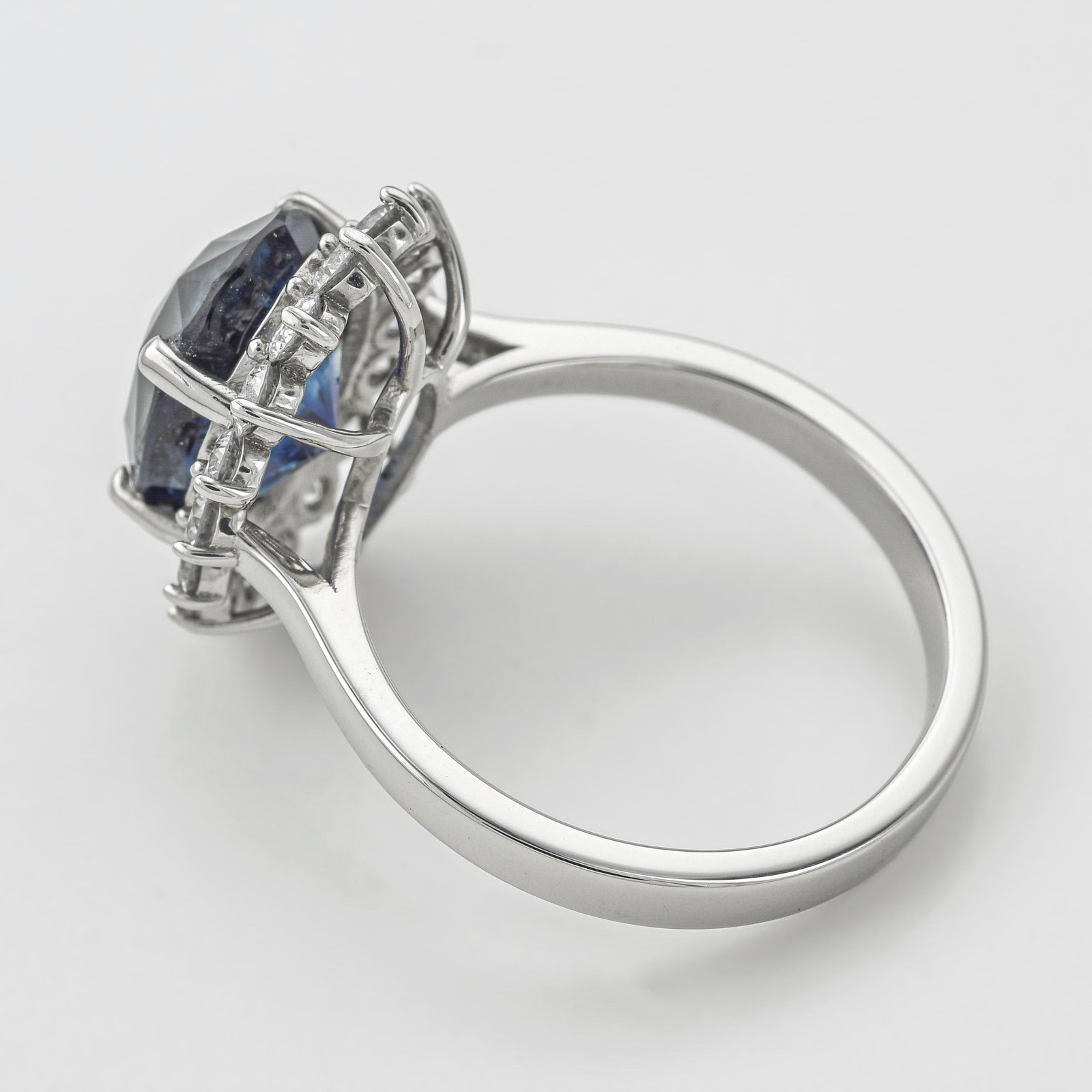 5.00-Carat Unheated Sapphire and Diamond Ring, GIA Certified - 2