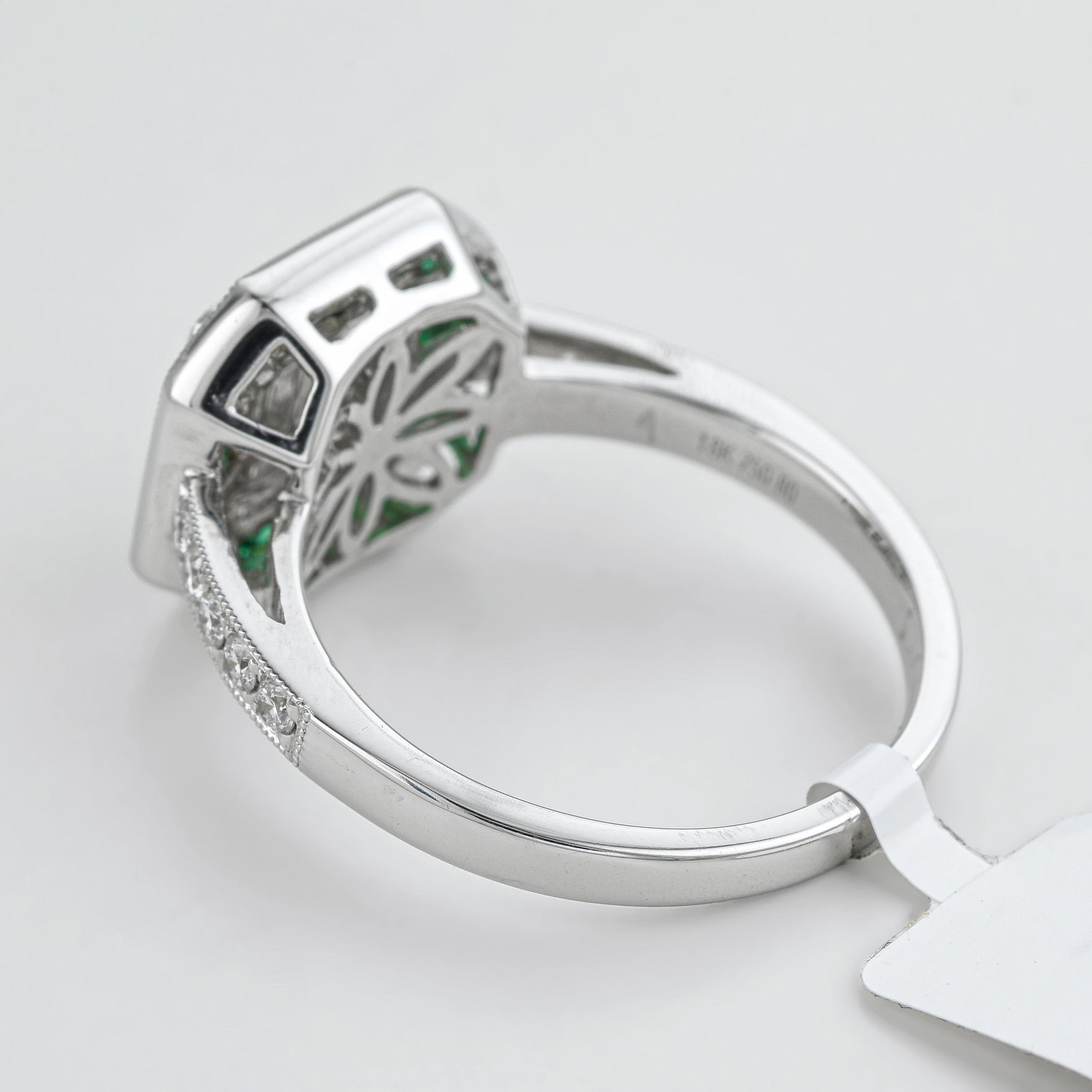 Emerald and Diamond Art Deco Style Ring - 2