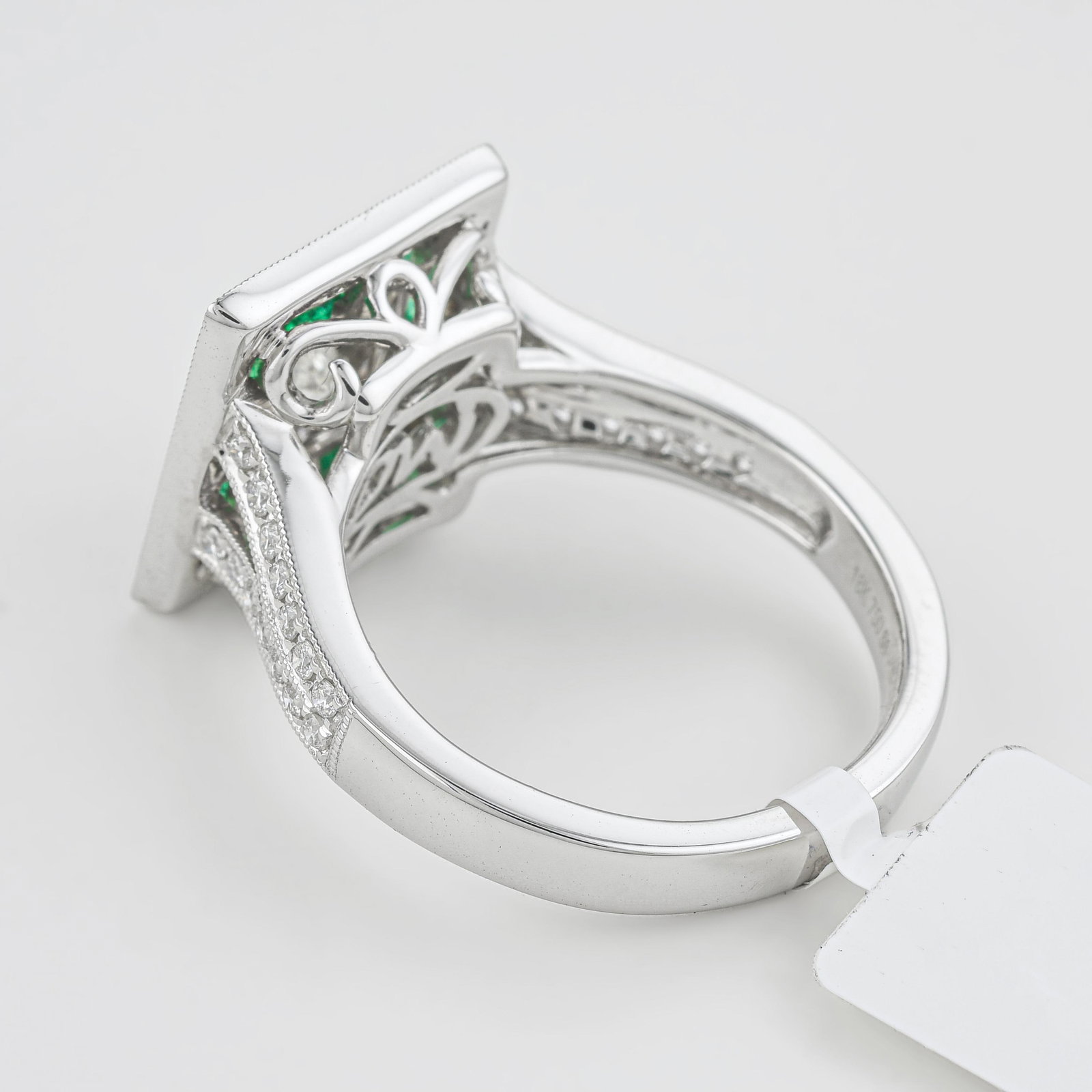 Cushion Cut Diamond and Emerald Art Deco Style Ring - 2