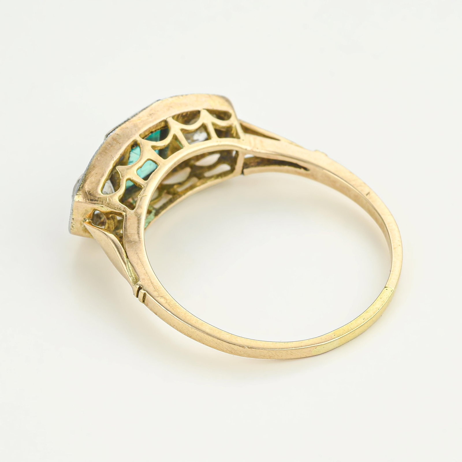 Art Deco Emerald and Diamond Ring - 2