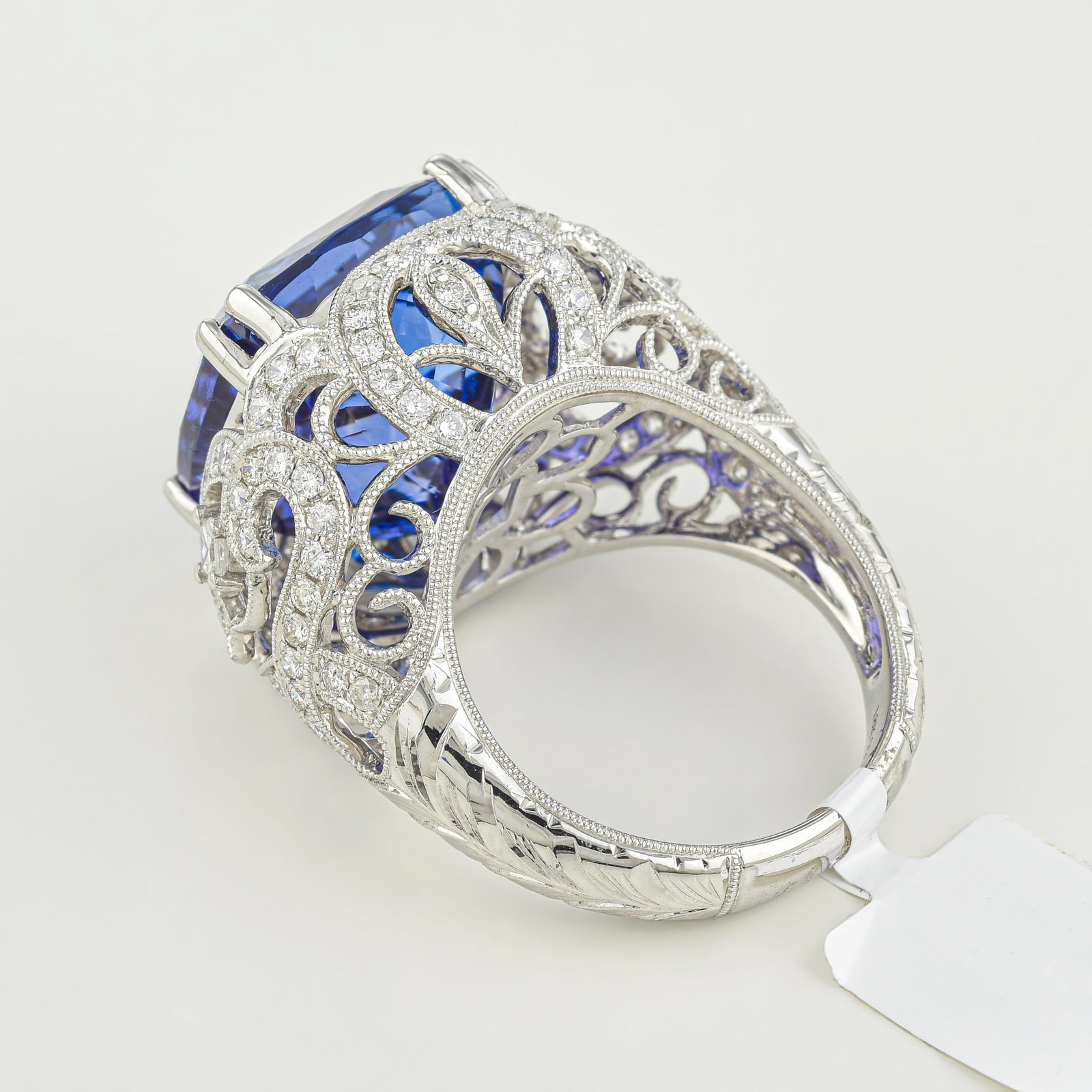 19.91-Carat Tanzanite and Diamond Ring - 3