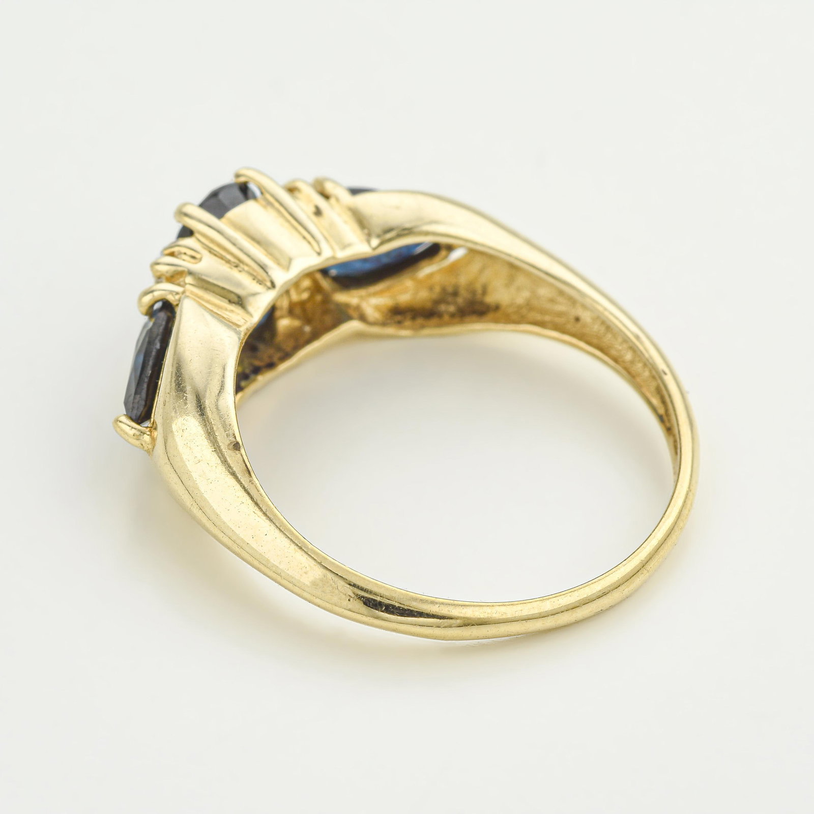 Vintage Three-Stone Sapphire and Diamond Ring - 2