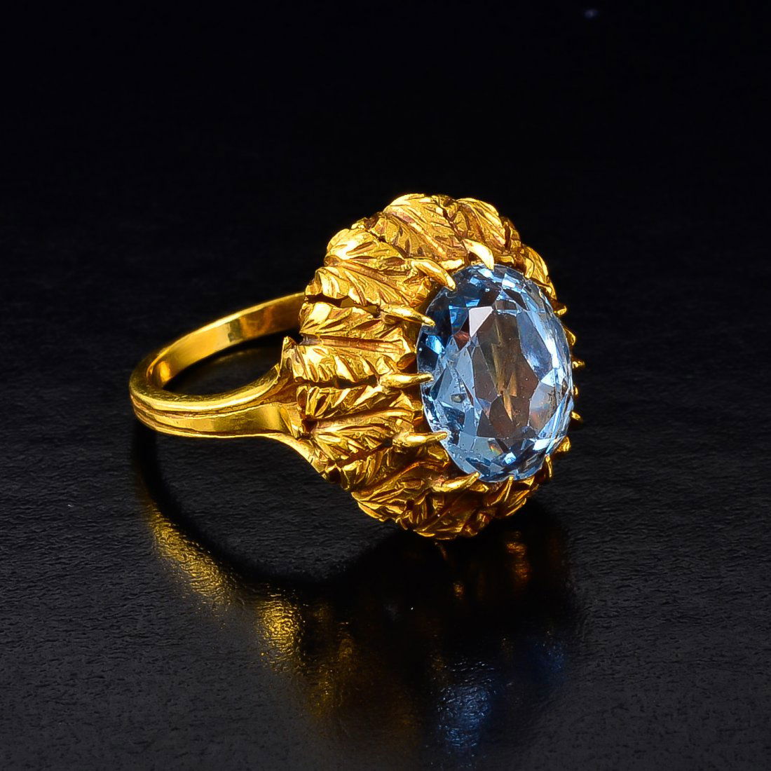Antique synthetic spinel gold ring: 18k gold, size 6 1/2, weight 7.9 g