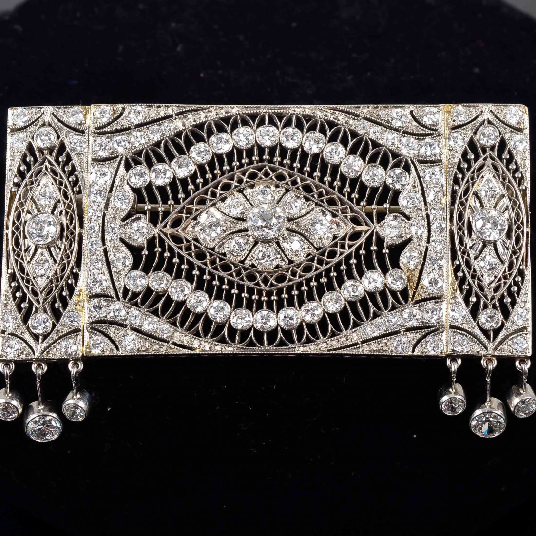 Edwardian Platinum diamond brooch: Edwardian Platinum diamond brooch. very good quality Old European cut diamonds approx. total dia. weight=3.75 carats, piece measures approx. 2 1/4 x 1" in., weight 18.0 grams