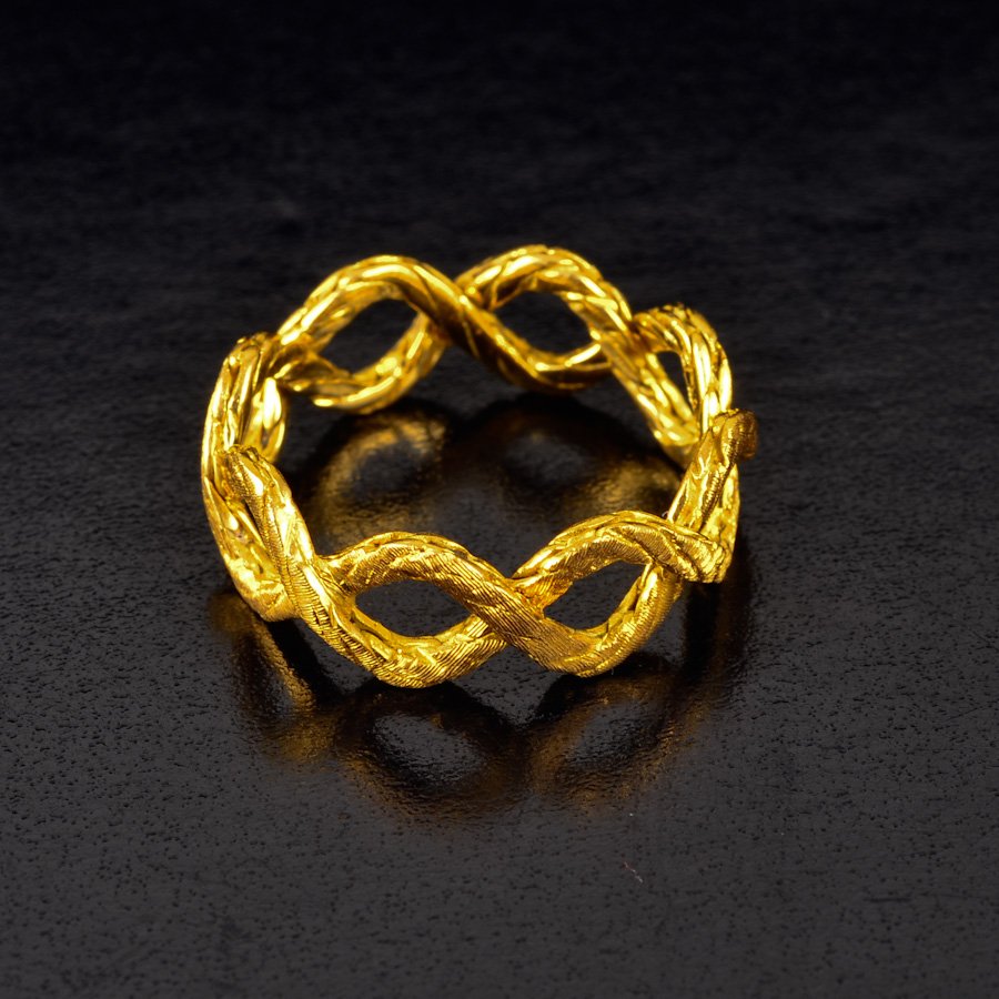 Buccellati gold infinity design gold band: Stamped Buccellati, 18k gold. size 6, 6.8mm's width,weight 4.0 g