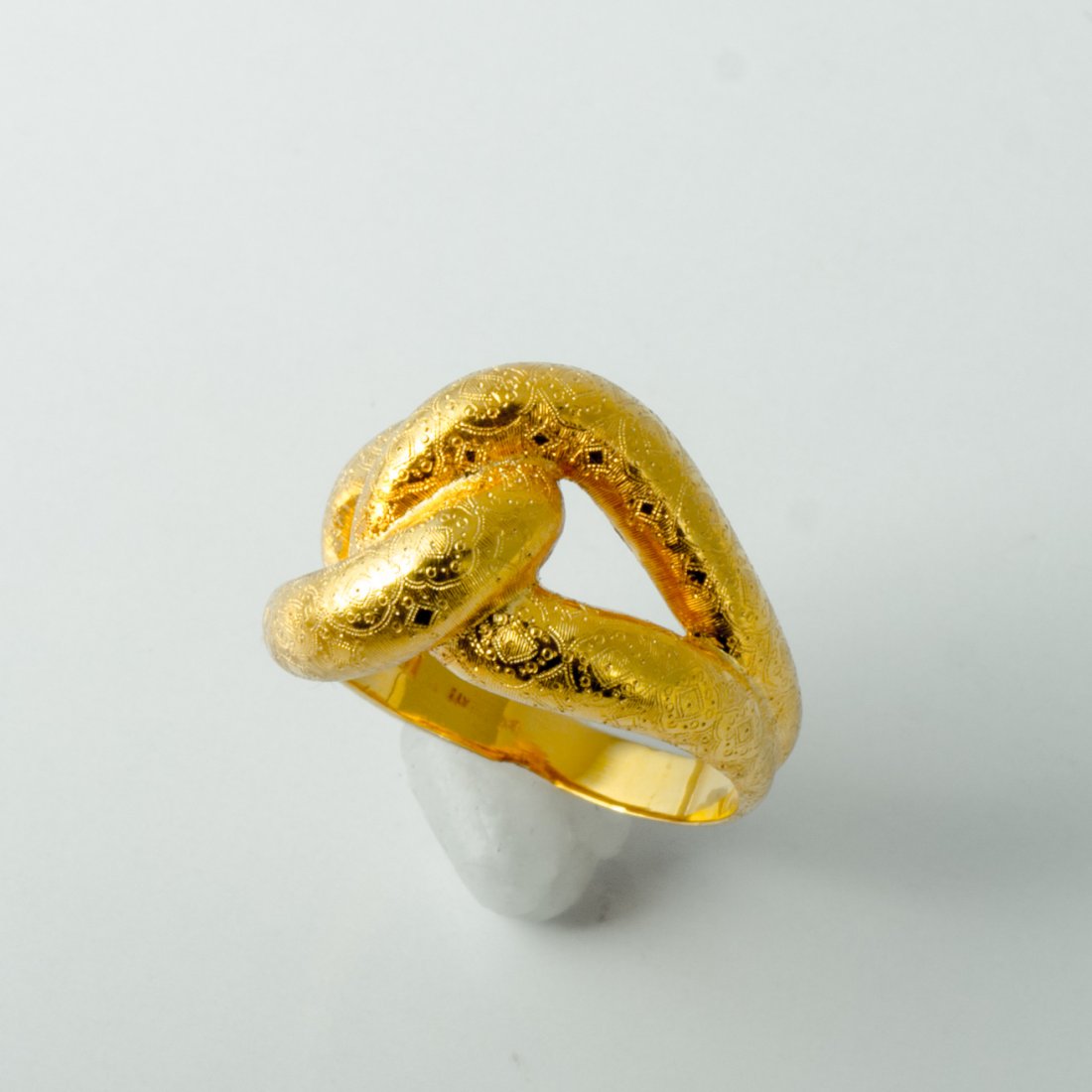 Buccellati Gold Knot Ring: Signed Buccellati 18k gold, size 8, weight 9.2g