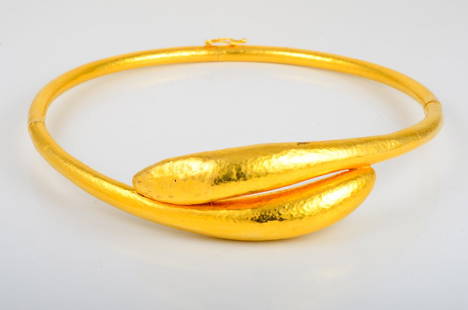 Lalaounis Hammered Gold Cuff Necklace: Lalaounis hammered gold cuff necklace. Signed ILIAS LALAOUNIS 750 width 1'', weight 56.5