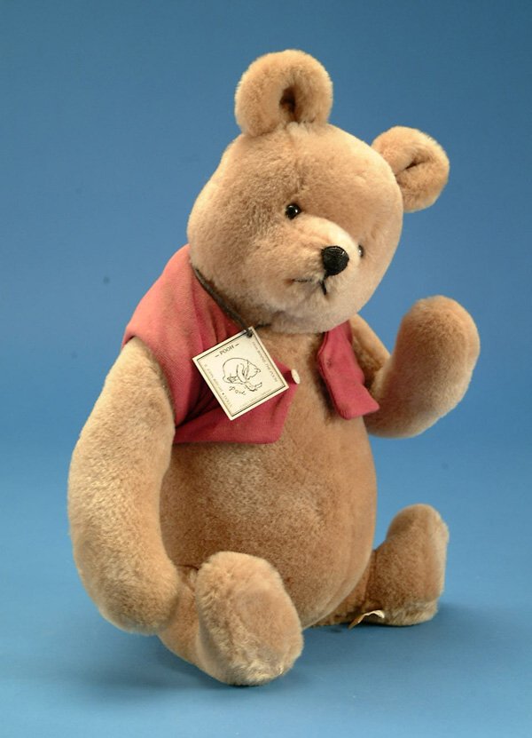 20" R John Wright Winnie the Pooh, #940/2500, orig: 20" R John Wright Winnie the Pooh, #940/2500, orig tag, NM, (est. $200 - 300)