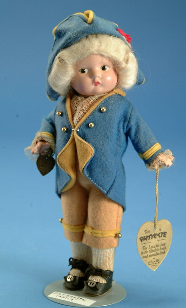 9" Effanbee wigged Patsyette George Washington, al: 9" Effanbee wigged Patsyette George Washington, all comp, br. painted eyes, orig costume bracelet, & wrist tag, slight fading, surface pin hole in pants & hole in hat, VG-EX, (est. $200 - $300)
