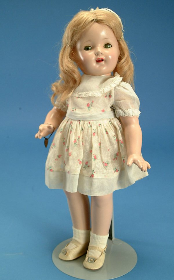 19" Effanbee Mary Ann, all comp, gr. sl. eyes, blo: 19" Effanbee Mary Ann, all comp, gr. sl. eyes, blonde human hair wig, orig. clothes w/bracelet, EX, (est. $300 - $400)