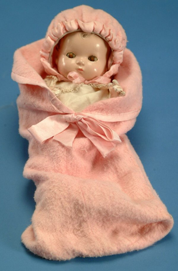 10" Effanbee Patsy Baby, all comp, br. sl. eyes, m: 10" Effanbee Patsy Baby, all comp, br. sl. eyes, molded hair, vintage outfit w/bunting & baracelet, major paint loss on arms, overall crazing & wear, F, (est. $75 - $100)