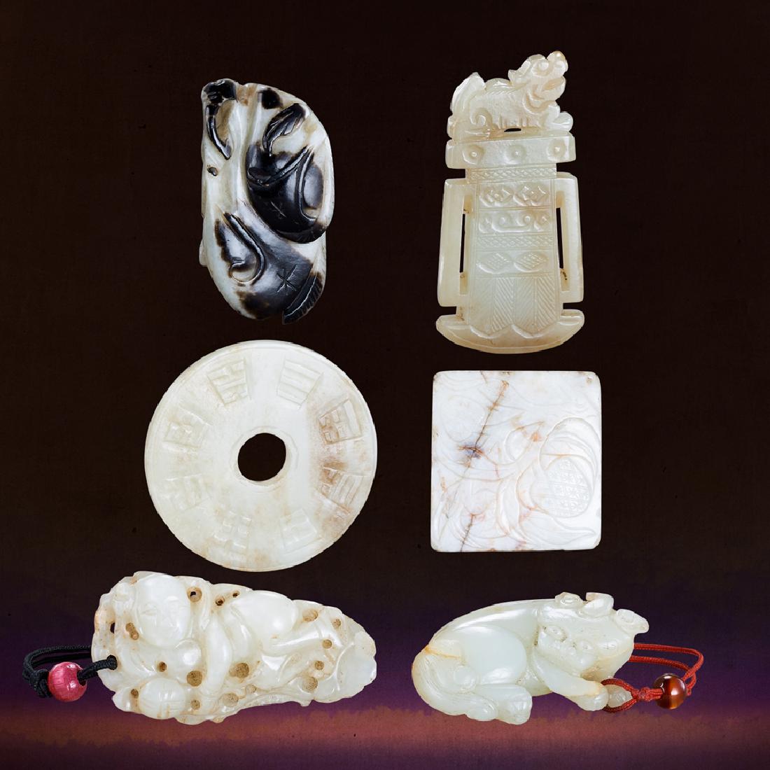 A GROUP OF SIX CHINESE JADE ORNAMENTS: A GROUP OF SIX JADE ORNAMENTS BETWEEN MING AND QING DYNASTY (1368-1911) The Largest: L 6.4 cm (2 1/2 in) T 0.6 cm (1/4 in) ESTIMATE: HKD 無底價/NO RESERVES / RMB 無底