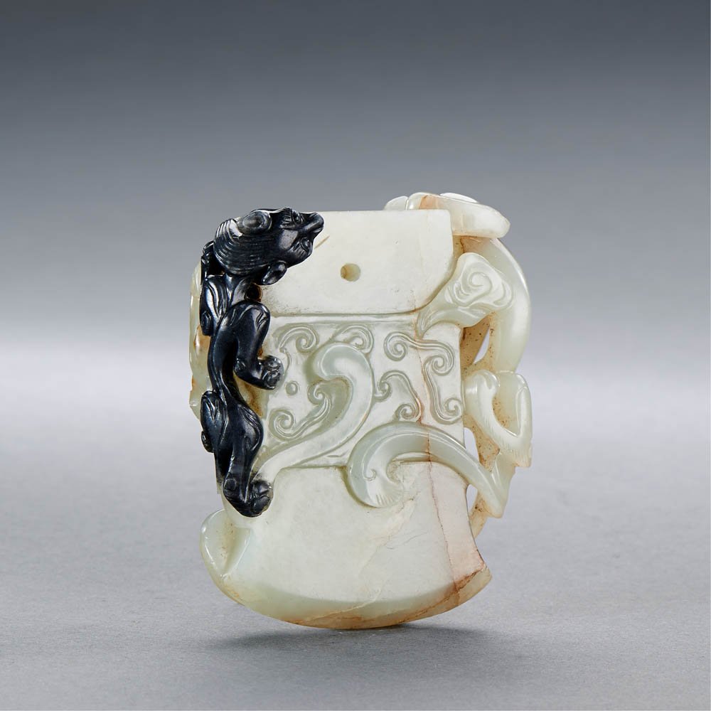 A CHINESE BLACK AND WHITE JADE PENDANT (1 of 2)