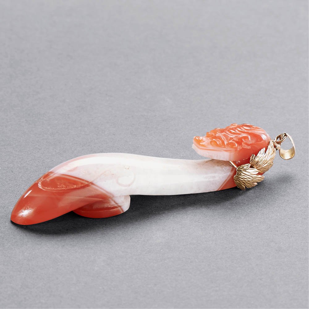 A CARNELIAN AGATE DRAGON BELT HOOK (1 of 4)