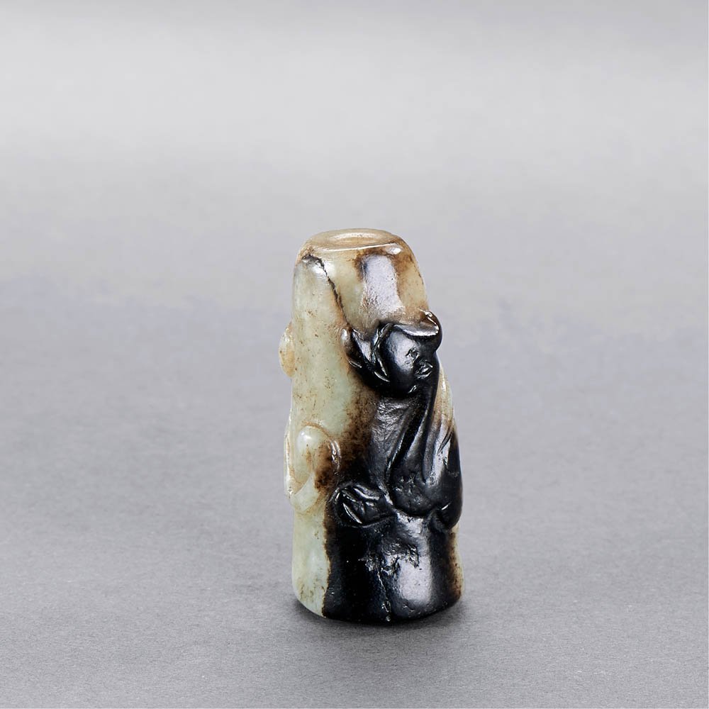 A CHINESE WHITE AND RUSSET JADE PENDANT, LEZI (1 of 4)