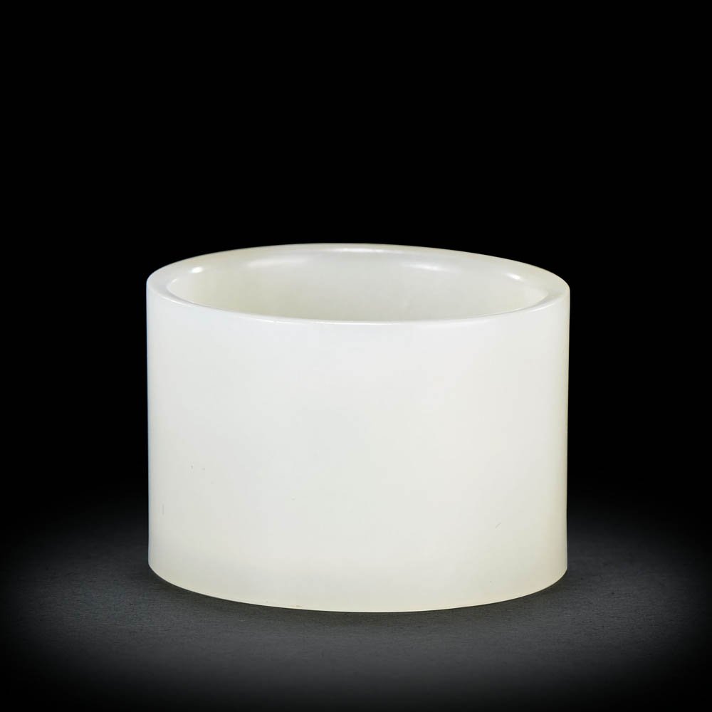 A SMALL CHINESE WHITE JADE CIRCULAR BRUSH WASHER (1 of 2)