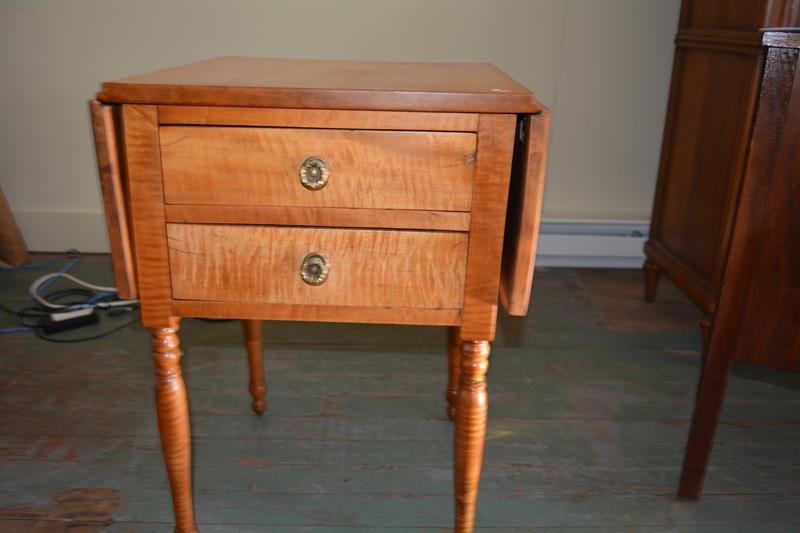Drop Leaf Table: 2 drawer Sheraton drop leaf tiger maple side table, beautiful condition