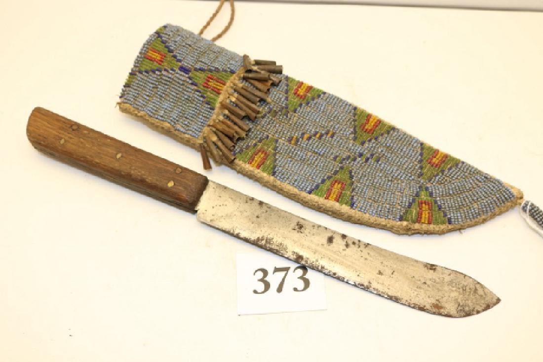 Sioux beaded sheath (1 of 2)