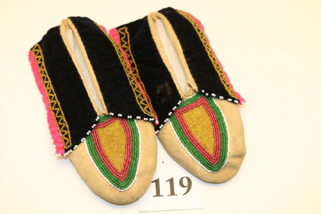 Pair Delaware Childs Moccasins (1 of 2)