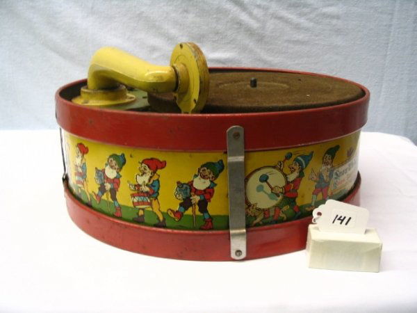 Snow White Phonograph: Snow White Phonograph – needs new cord – paint loss – electric