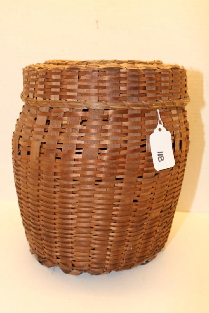 Lidded Plaited Basket (1 of 1)