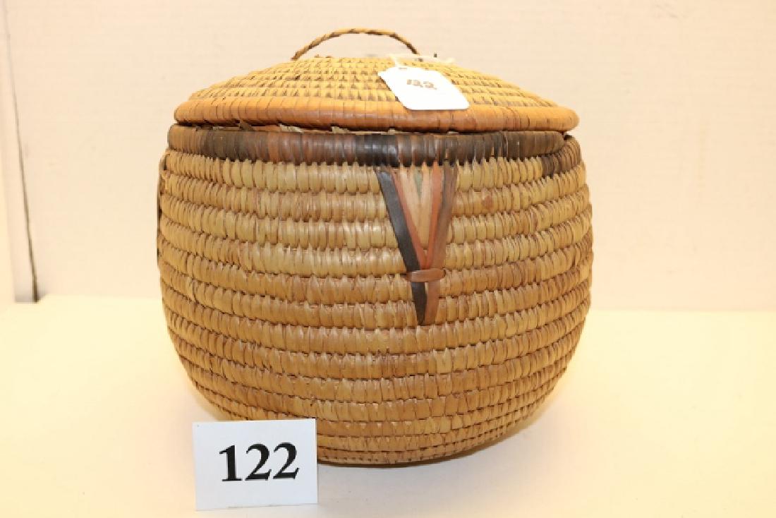 Papago Lidded Polychrome Basket (1 of 2)