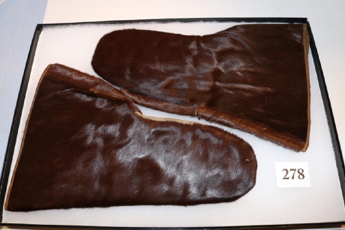Pair of Horse Hair Gauntlets: Fantastic Pair of Horse Hair Gauntlets