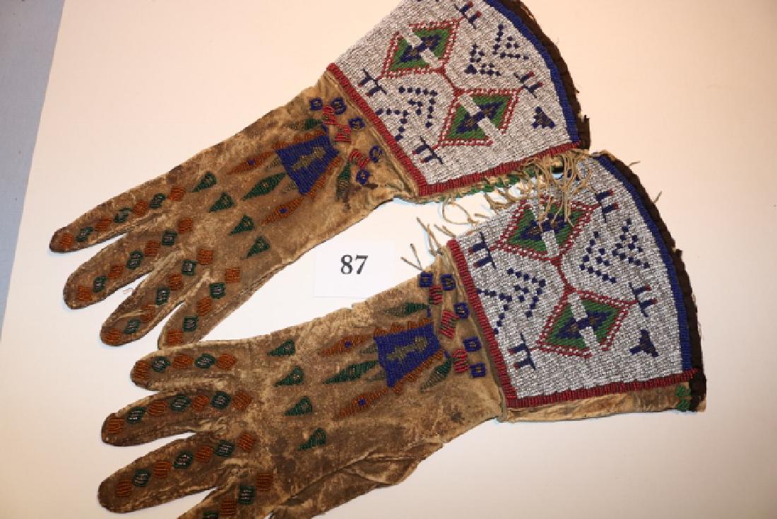 15 ½” Pair Sioux Gauntlets (1 of 5)