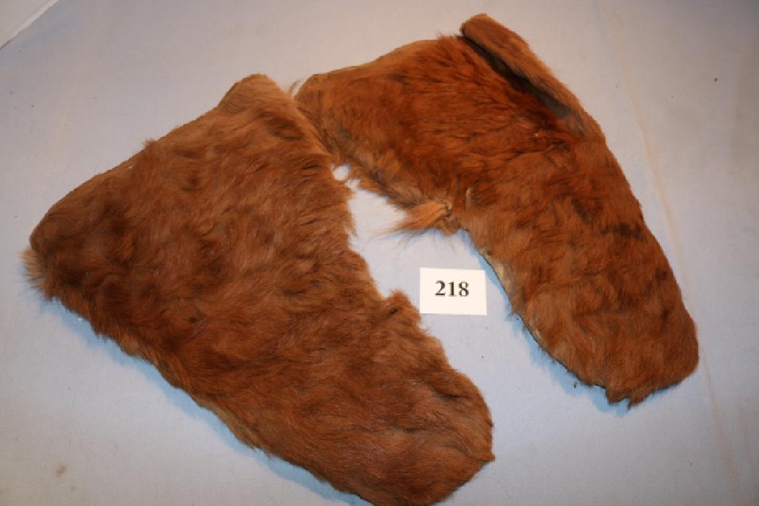 Pair Cinnamon Bear Hide Gloves (1 of 4)