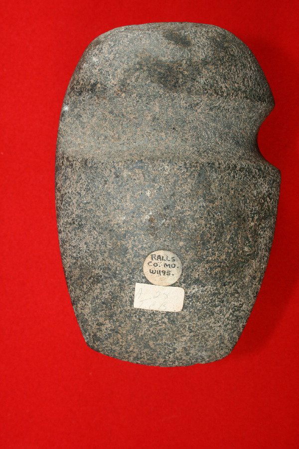3/4 GROOVED AXE: ¾ GROOVED AXE, GRANITE, 4 ¾", RALLS CO., MO.