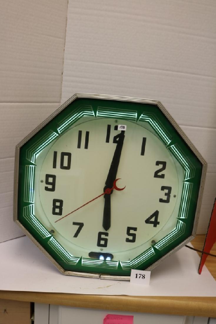Art Deco Clock Green (1 of 2)