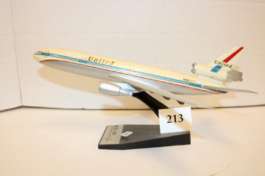 United DC-10 McDonnell Douglas Model (1 of 2)