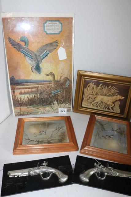 Box Lot of Hunting and Gun DÃ©cor: Box Lot of Hunting and Gun Décor, All in good condition