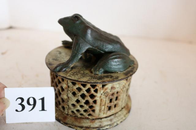 Frog Cast Iron Bank: Frog Cast Iron Bank, Frogs Mouth is not opening as it should, 4 ½" Tall