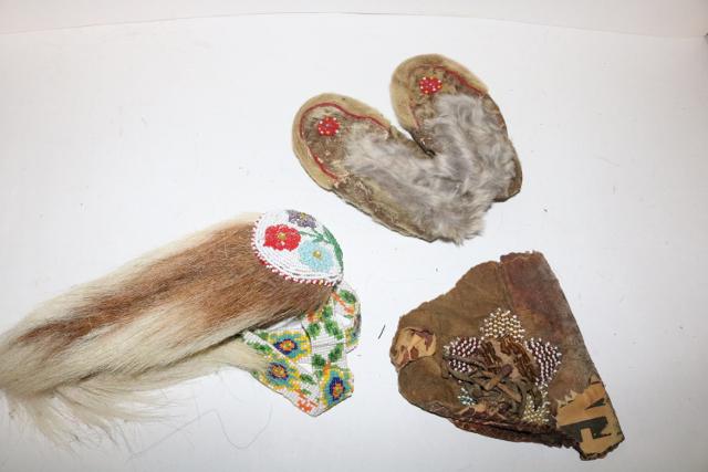 3 Pcs. Chids Moccasins/Roach/Dec. NO SHIPPING OUT OF CO: 3 Pieces: Childs Moccasins with Rabbit fur, White Tail Deer Hair Roach & partial beaded Decoration – will not ship out of country – moccasins have hair loss
