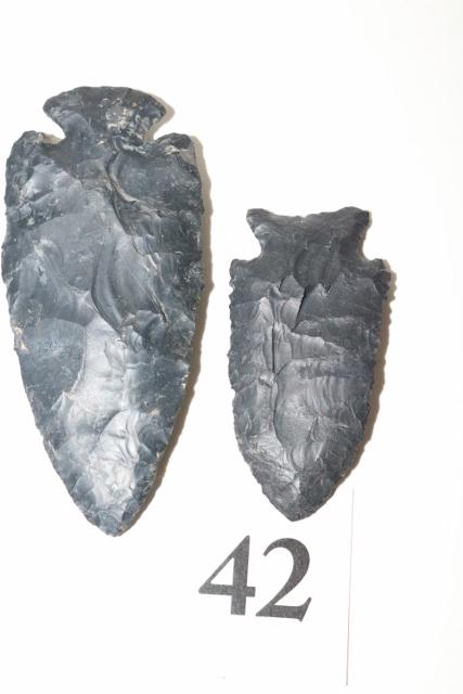 2 Black Points: (2) Black Points – Dovetail Coshocton Co. Ohio 3 ¾” x 1 5/8” & Stilwell 2 5/8” x 1 3/8” Coshocton Flint Knox Co. Ohio Ex. Lee Phillips Coll.