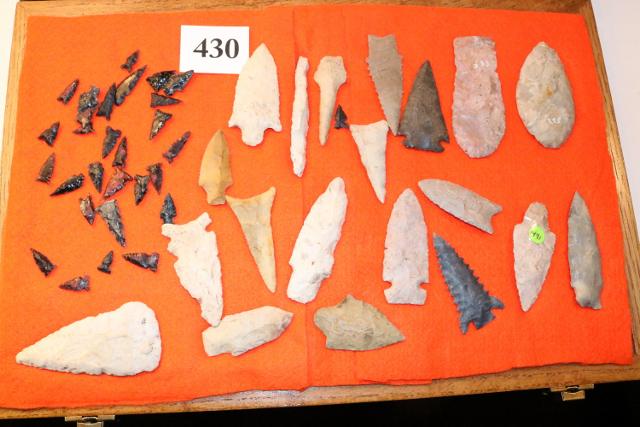 Frame of 15 Illinois Points: Frame of 15 Illinois Points from Chicago Illinois – Group of over 30 Obsidian Points from Northern Idaho – Longest 3 ¾” Long, Smallest ¾” Long