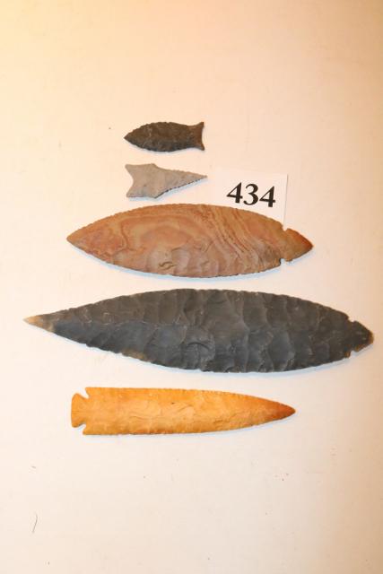 Black w/Blue Point, Dalton Point, Clovis Point/2 points: Ohio Black with Blue Point – Missouri Small Serrated Dalton Point – Illinois Small Clovis Point – Plus 2 Points – Age Uncertain