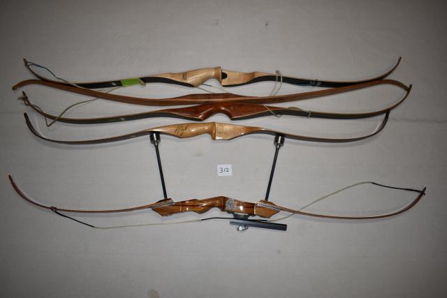 5 Vintage Recurve Bows WILL NOT SHIP: 5 Vintage Recurve Bows, Martin Archery, Damon Howatt, 2 Bear Archery, Ben Pearson, will not ship