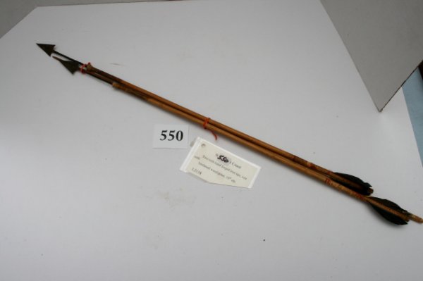 1 arrow, 2 metal tipped arrows