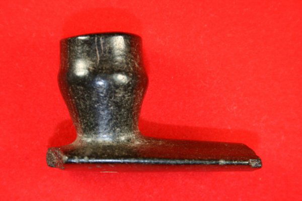 MOUND PIPE: INTRUSIVE MOUND PIPE, STEATITE, 2 ¼", LICKING CO., PREHISTORICALLY SALVAGED, EX-AL WAIT, PICTURED WHO'S WHO #7, PG. 346 (1988) AND OHIO ARCHAEOLOGIST VOL. 39, #2, FRONT COVER (SPRING 1989)