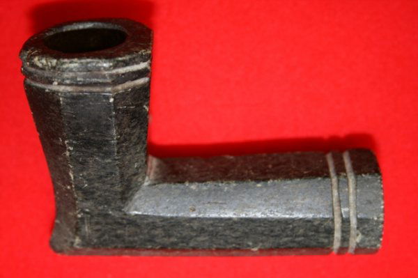 ELBOW PIPE: ELBOW PIPE, STEATITE, 3 ¾". PICTURED WHO'S WHO #7, PG. 346 (1988)